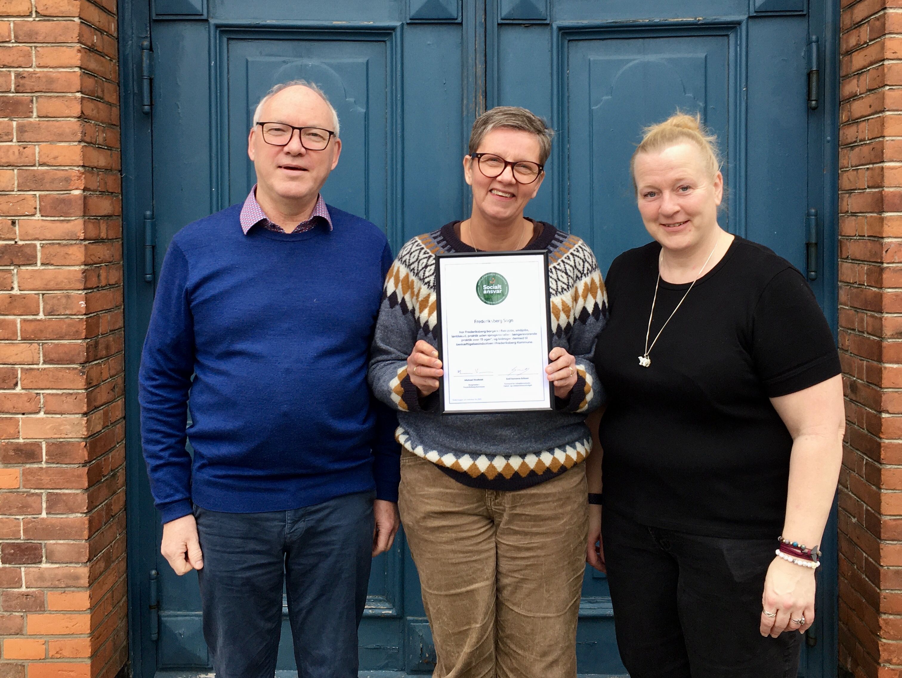 Social Ansvars Mærke - Medarbejdere modtager diplom